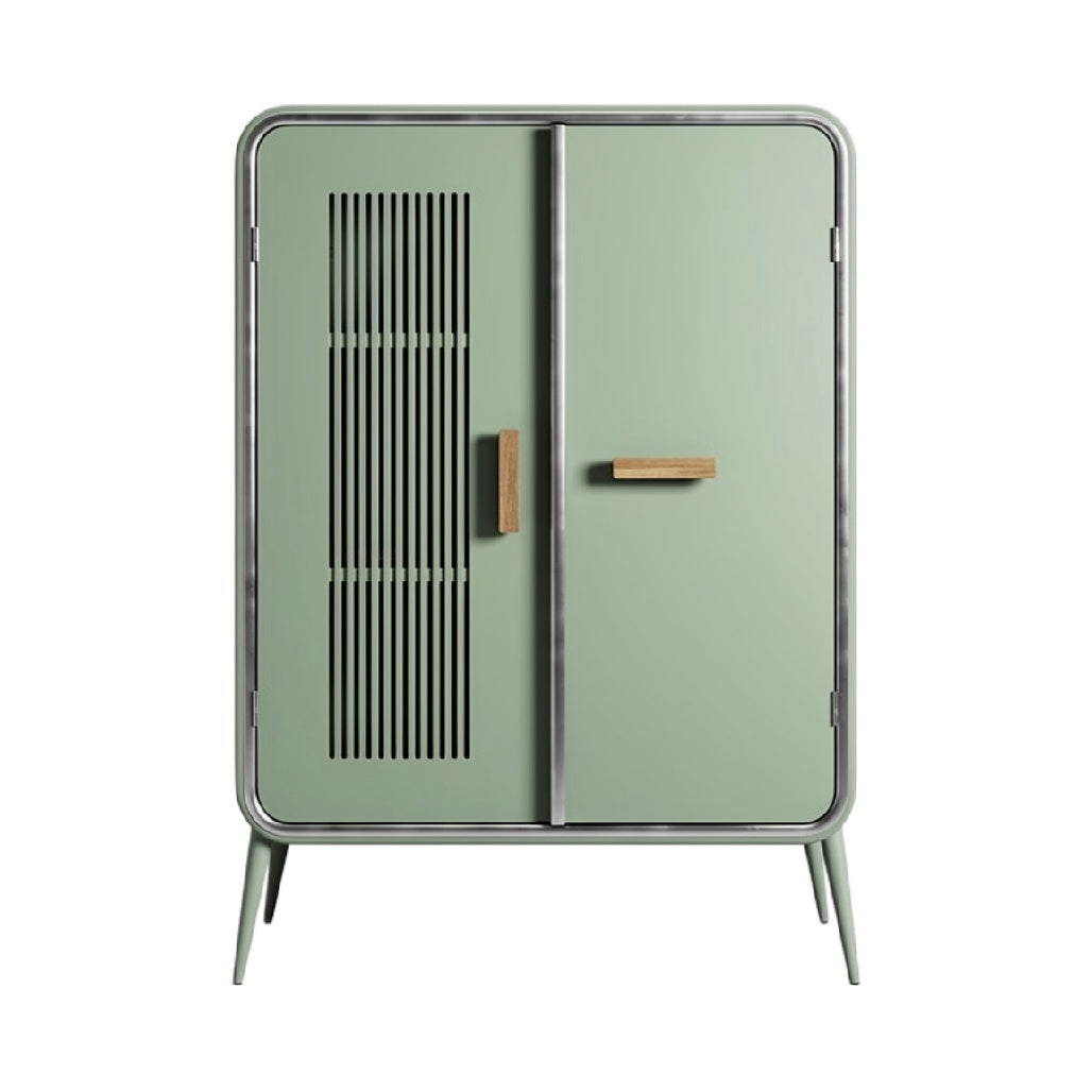 Retro Groene Kast met Houten Handgrepen en Geperforeerde Deur